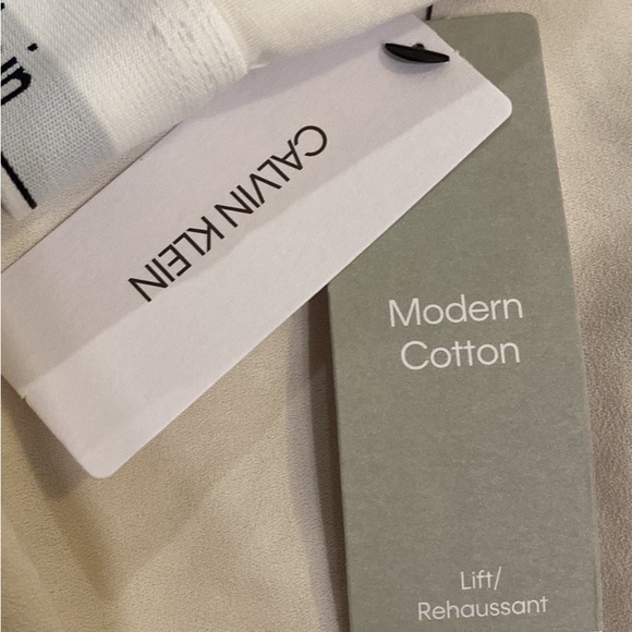 BNWT Calvin Klein sports bra - Picture 4 of 4